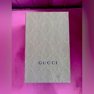 Gucci shoe box (BOX ONLY)